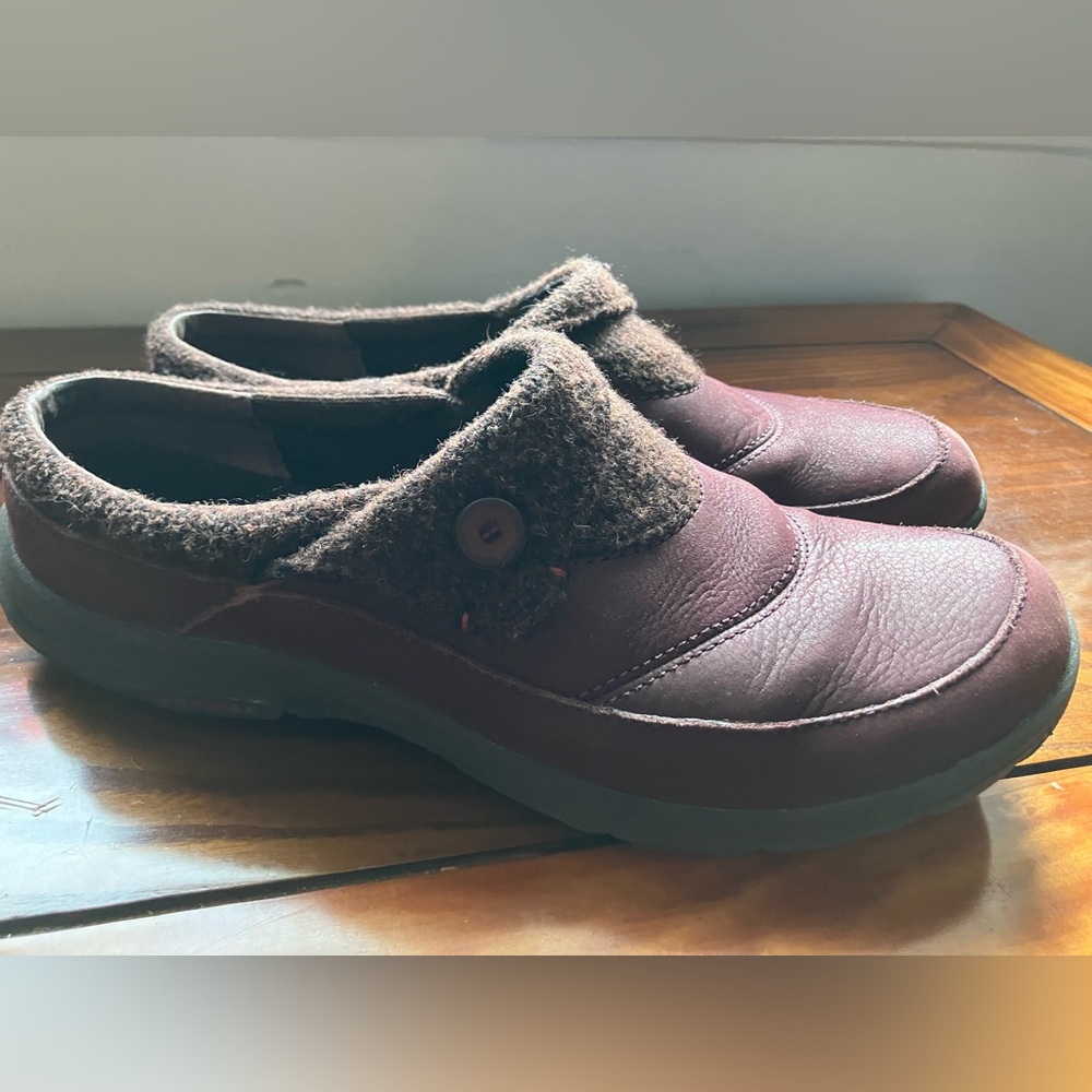 Burgundy Merrell Andorra Clogs. Women’s Size 9.